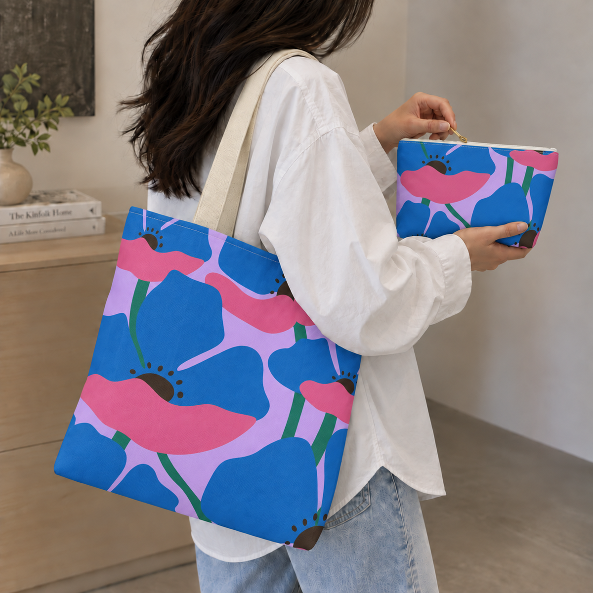 Woman carrying the poppy tote bag with the matching floral makeup bag in her hand